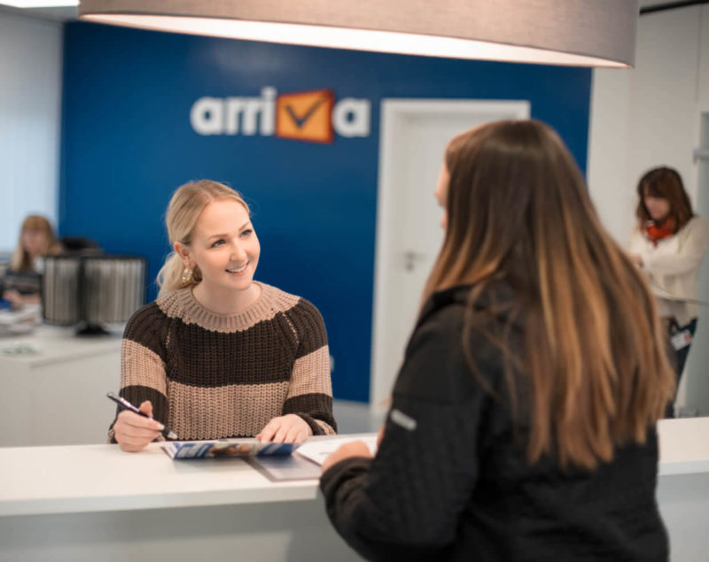 Mitarbeiterin im Kundengespräch